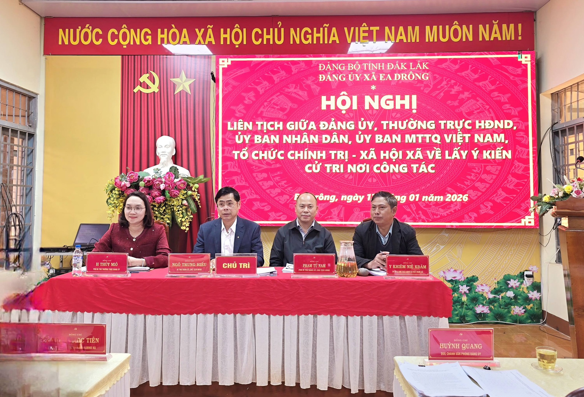 ĐẢNG ỦY XÃ EA DRÔNG TỔ CHỨC HỘI NGHỊ LIÊN TỊCH LẤY Ý KIẾN CỬ TRI NƠI CÔNG TÁC ĐỐI VỚI NGƯỜI ĐƯỢC GIỚI THIỆU ỨNG CỬ ĐẠI BIỂU HĐND XÃ, NHIỆM KỲ 2026 – 2031